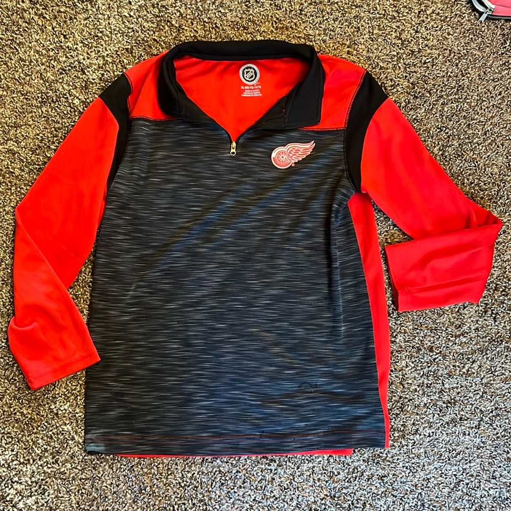 🏒NHL Redwings 16/18 XL Youth Long Sleeve Shirt